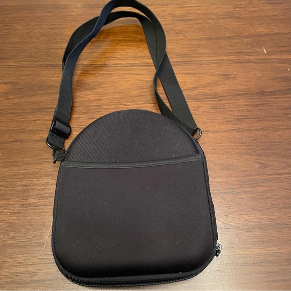 Bose Headphones CASE & ADAPTER ONLY QC-2 Quiet Comfort 2 Soft black case w/strap - Picture 4 of 6